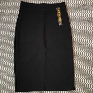 NEW WT stretch black pencil skirt (M)